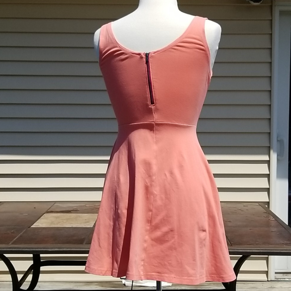 Express dress - Picture 3 of 7